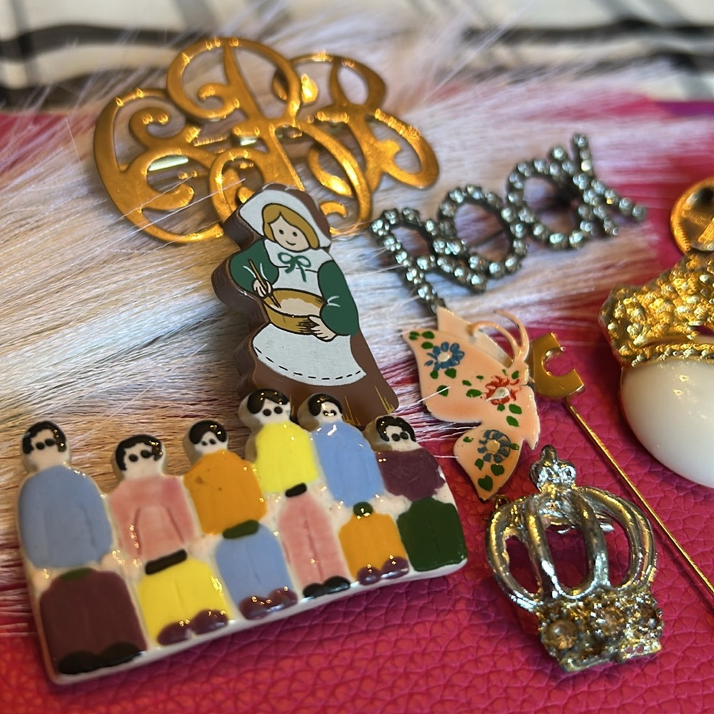 11 Pin Collection - Picture 2 of 3
